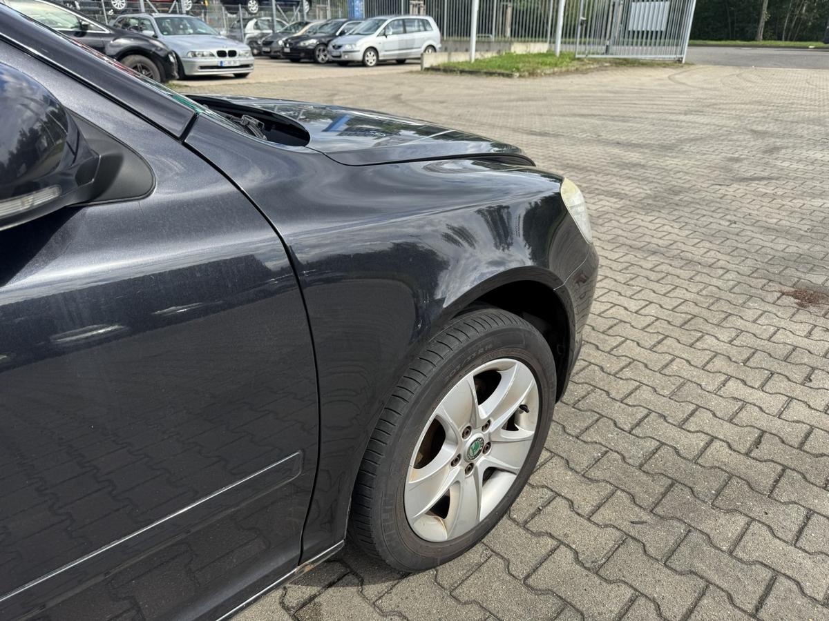 Skoda Octavia 2 original Kotfl&uuml;gel vorn rechts 9910 Schwarzmetallic Facelift Bj.2009